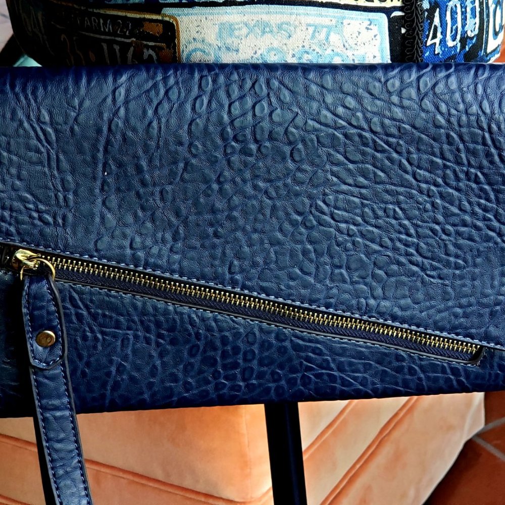 CROSSBODY CONVERTIBLE POCKETBOOK PURSE - Navy Slim Wristlet NWOT - Picture 5 of 10